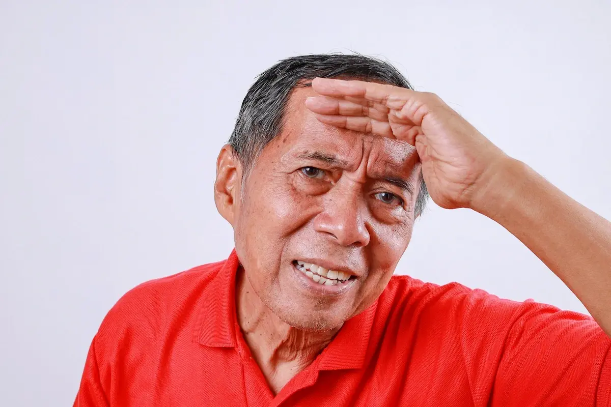 Mata seperti berkabut