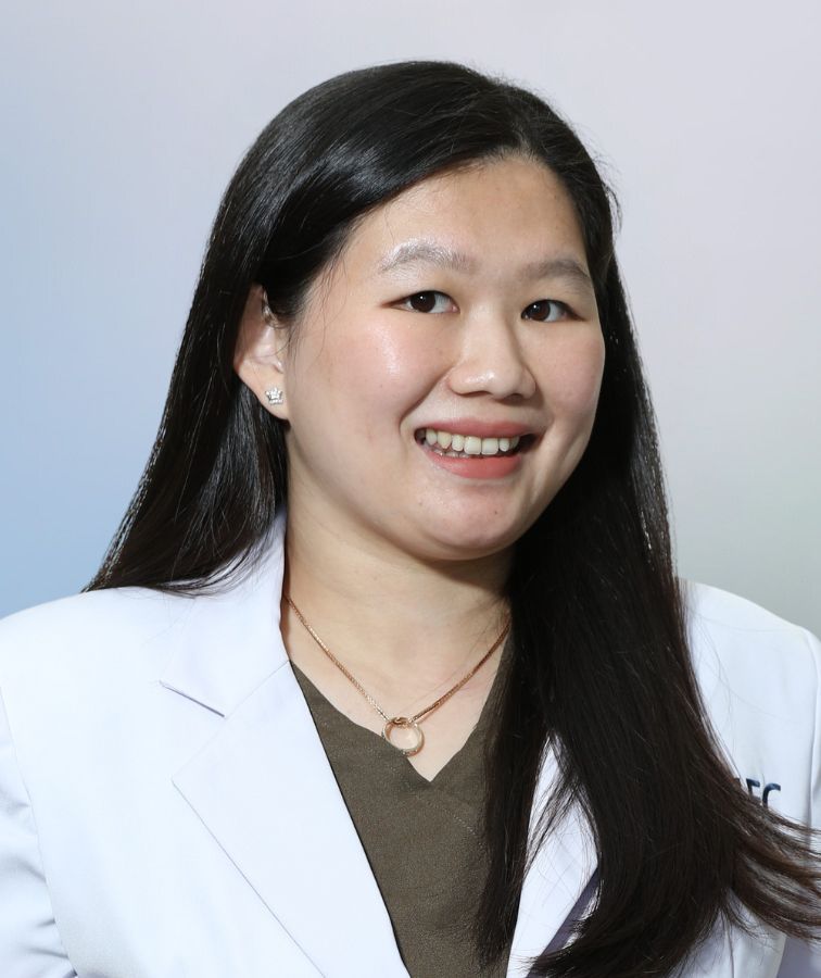 Dr. Intan Oktaviana Adiyanto SpM